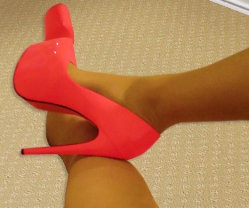 misspaula-xx:princessdebbygirl:12whoami12:Heels! So for the follower that asked what am I using toda
