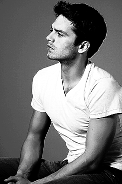 targaryne:  Sebastian Stan2012 