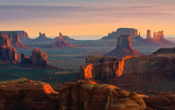 platea:  Hunts Mesa - Monument Valley by