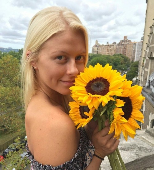 frejanjord:Even in the biggest city, flowers are worth smelling. Built for Muslim dick lol