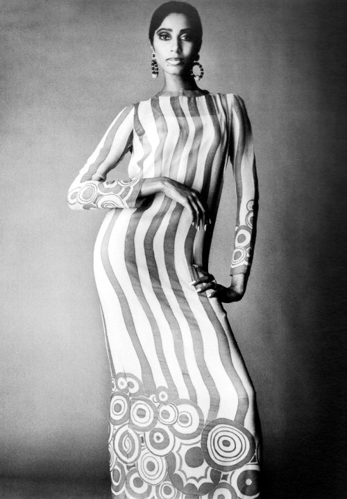 modaobsesionada:  Donyale Luna, One Of The Worlds First Black Super Models. Know Your Fashion History, Look Her Up.