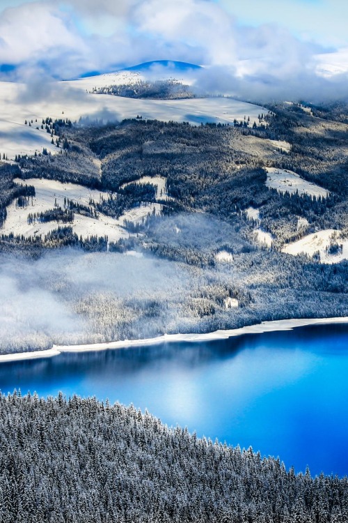 packlight-travelfar:  (via 500px / Lake Vidra HDR - 5 exposures by Valeriu Bucos) 