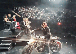 reedusnorman:Norman Reedus makes his grand entrance into Madison Square Gardenon Daryl’s motorcycle 
