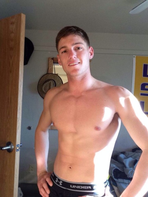 aksoldier1714: Sexy 22 yr old solder from adult photos