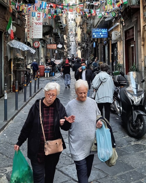 Napoletans #humanofnaples #humanscape #people #streetlifephotography #streetphotography #streetlife 