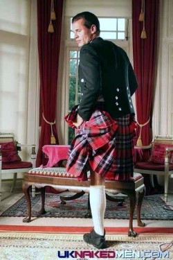 fuckablebois:  Showing off that sweet Scottish pussy. So easy to fuck a guy in a kilt. 
