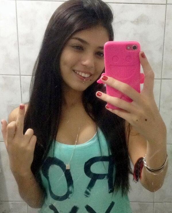surfador:  Linda p crl eu gente me da o insta dela pfv 
