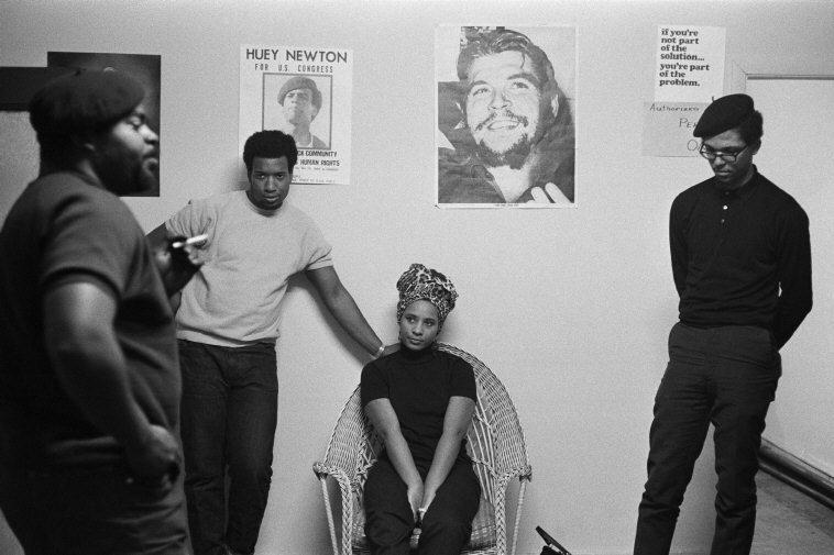 fotojournalismus:  Black Panthers in Chicago, Illinois, 1969. Photographs by Hiroji