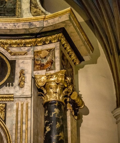 jpelsous: Detalle del retablo dedicado a N.S. de la Paz en la Catedral de Lima (s. XIX). Originalmen