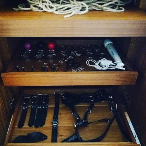 When you stay at a resort for a few days, you come prepared #ropeplay #bondage #leatherrestraints #b