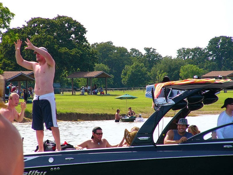 mysportyboy2:  jason witten shirtless and bulge Follow the Hottest sportsmen…. http://mysportyboy2.tumblr.com/