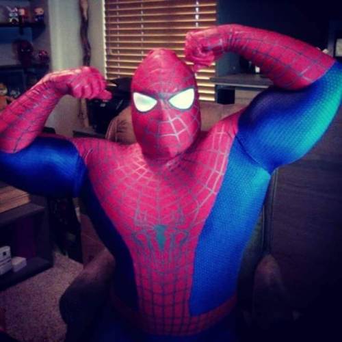 Jeremy is a great guy and incredibly hot….but he fills out this Spider-Man suit perfectly. ;-