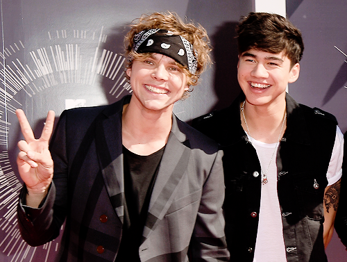 fivesource:  Ashton Irwin, Calum Hood, Luke Hemmings, and Michael Clifford of 5 Seconds