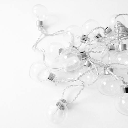 uniquelish:  lowinstock:  sale | bargain at half the price 😉   source: lowinstock   ♡ white posts … here ♡ 