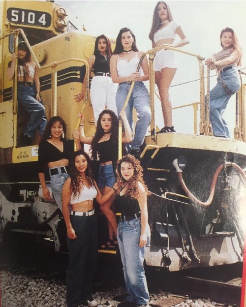 unapologeticsweetness:  Chicanas in the 90s 😍