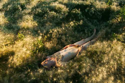 1) Prairie : le soleil en me buvant me rendait libre (source : In The Quest Of Maleness)2) Priape : 