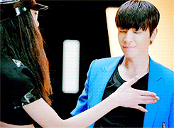 thegreatmingdynasty:  i don’t think you’re supposed to look that happy about