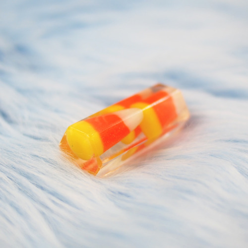 palepastelgoth:  🍭👻   Candy Corn Crystal 👻🍬 Also available as a necklace!