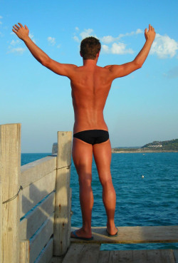 SKIMPY SPEEDO'S MALE ADDICTION