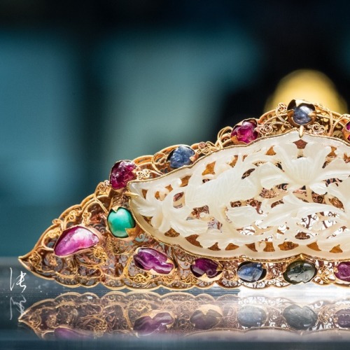 dressesofchina:Ming-dynasty gold and jade hair clip