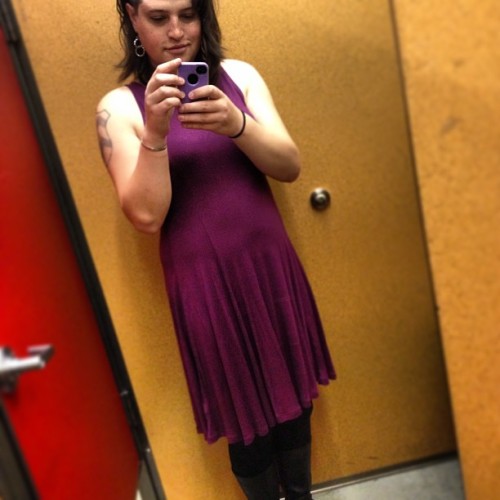 sheknowshowtofly:  Fitting room lyfeeee #fittingroom adult photos