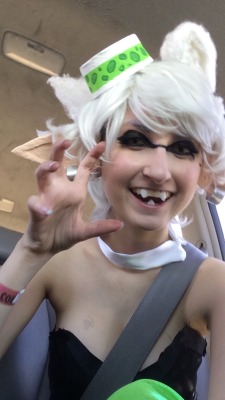 thundertstar:  I didnt finish my Marie cosplay but this works atm, went to comic con in Marie!~  also went with my girlfriend (whom cosplayed as sheik~)  Pointy teeth + women = me turned onNo idea why.   Seriously I don’t even wanna explore why.  