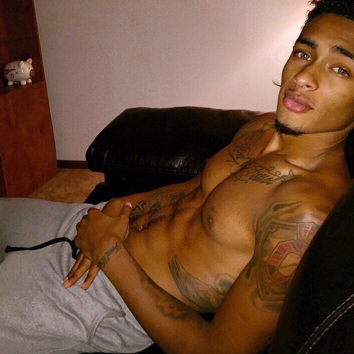 queenapex:  themalethots:Darren  👑