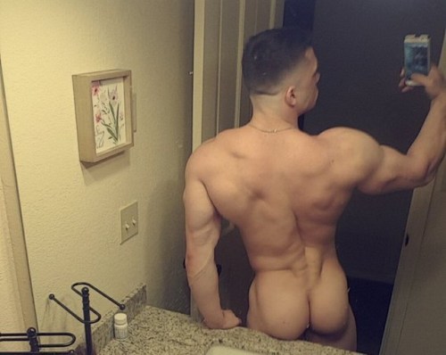 gaytopstraight:Fuckable. Front and rear.