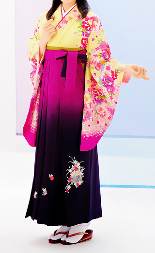 ichinitsuite:Hakama (袴) that usually worn by woman at graduation ceremony images sources: (x) (x)