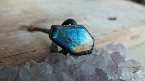 gothiccharmschool:batajandra:earthandbone:Hand cut coffin labradorite ring. One day I shall have one