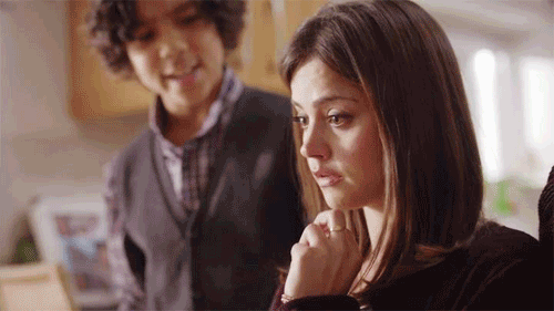 OH MY GOD DID CLARA JUST DID THE FINGER AT US IN THE FIRST GIF AS A BIG F%#K YOU THAT SHE GETS TO TI