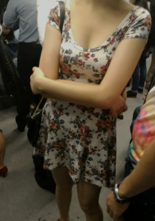 clm4w37:  SG girl cleavage. Re-blog if you like her small boobs.