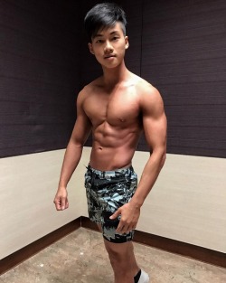 j-aime-asian-men:Hi muscle God