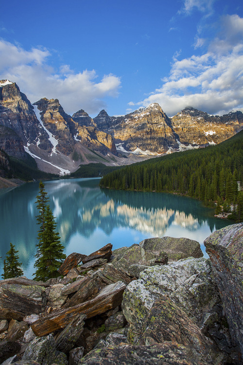 pleasent-dreams:  tearingdowndoors:  Moraine Lake | PuttSk  ~This is like 2 hours away….Beautiful Place!~