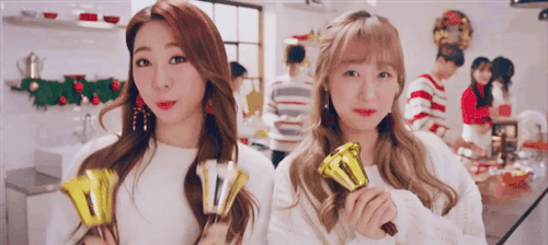wjsnvt:  christmas day for a cosmic girl ♡