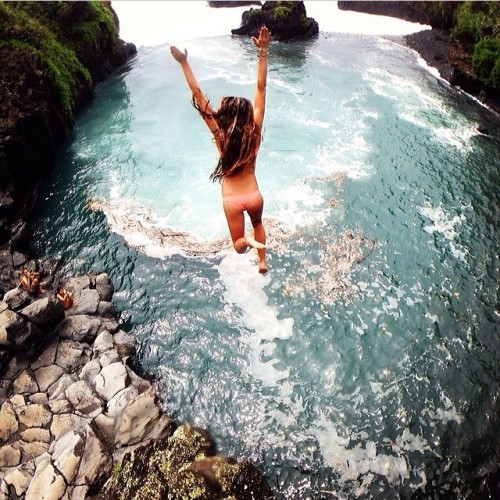 summer-hot-girls: Summer Girl Having fun on vacation with you!