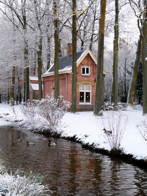 moonandtrees:  the house of the gatekeeper by Sylvia Okkerse on Flickr.