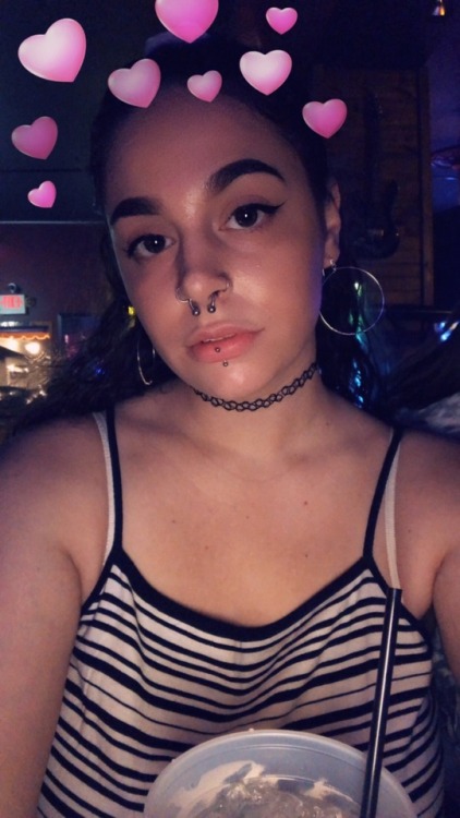 I went to the bars last night and looked cute and had fun so have these pics tumblrrrrrrr