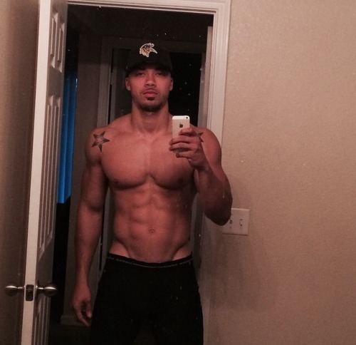 themalethots:  Quentin 😉