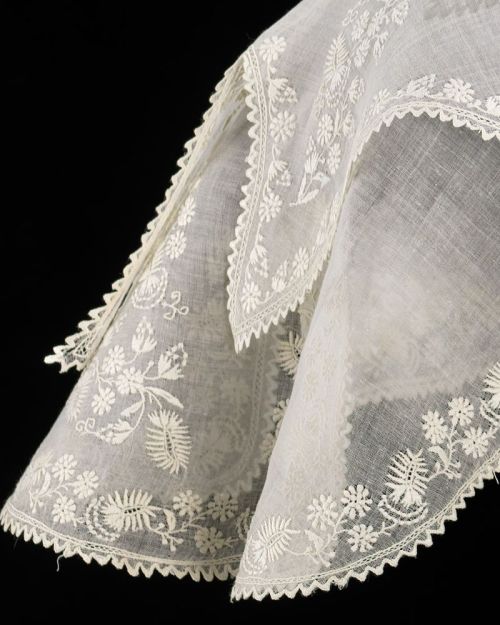 fashionsfromhistory:Up Close: Pelerine, c.1835 (The MET)