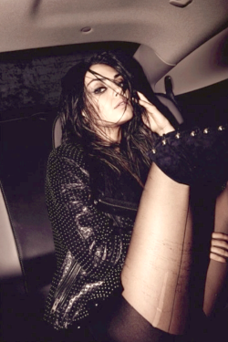 dishh2oblonde:  Mila Kunis. 