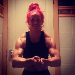 lv4femalemuscle:  Nice traps!