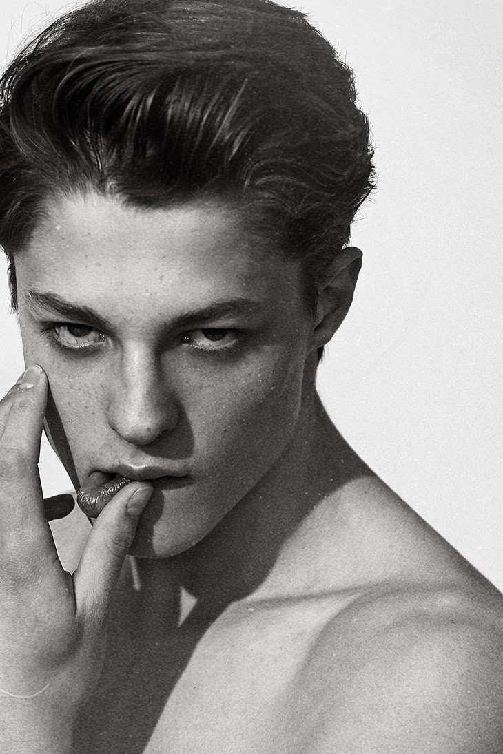 soul-jpg:internetgurls:  christdior:Brodie Scott by Ryan E. Wibawasoul-jpg  Götü