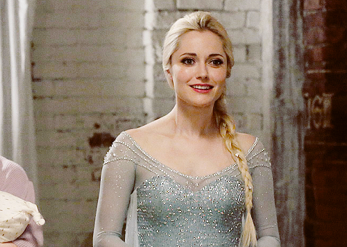 swanspirate:  #omg my bff is going on a date with my other bff #don’t cry elsa