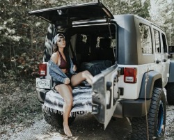 briguyflorida:  So hot! Jeep girl Brittany