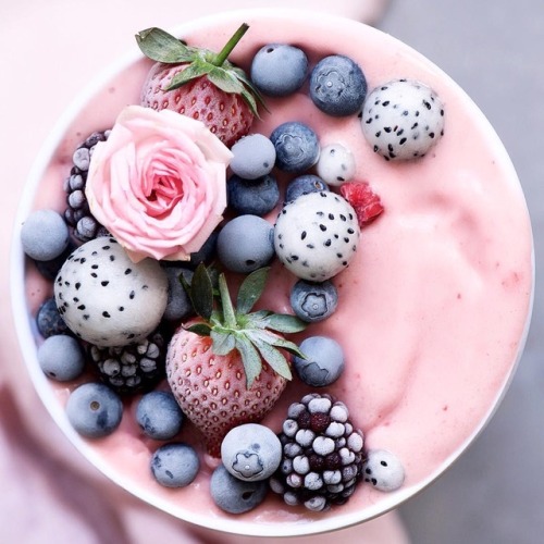 marchenshoujo:  inkxlenses: Pink smoothie bowls | by Samira Kazan