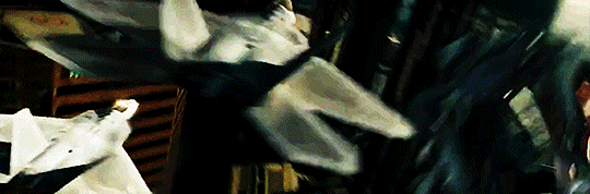 notsomajestic:  Starscream’s aerial prowess (Transformers, 2007)