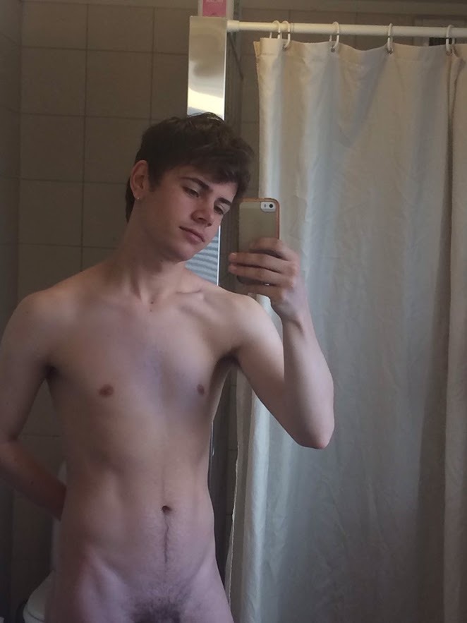 toby-fletcher:  Careful cropping. Who would pay an Only Fans subscription to see