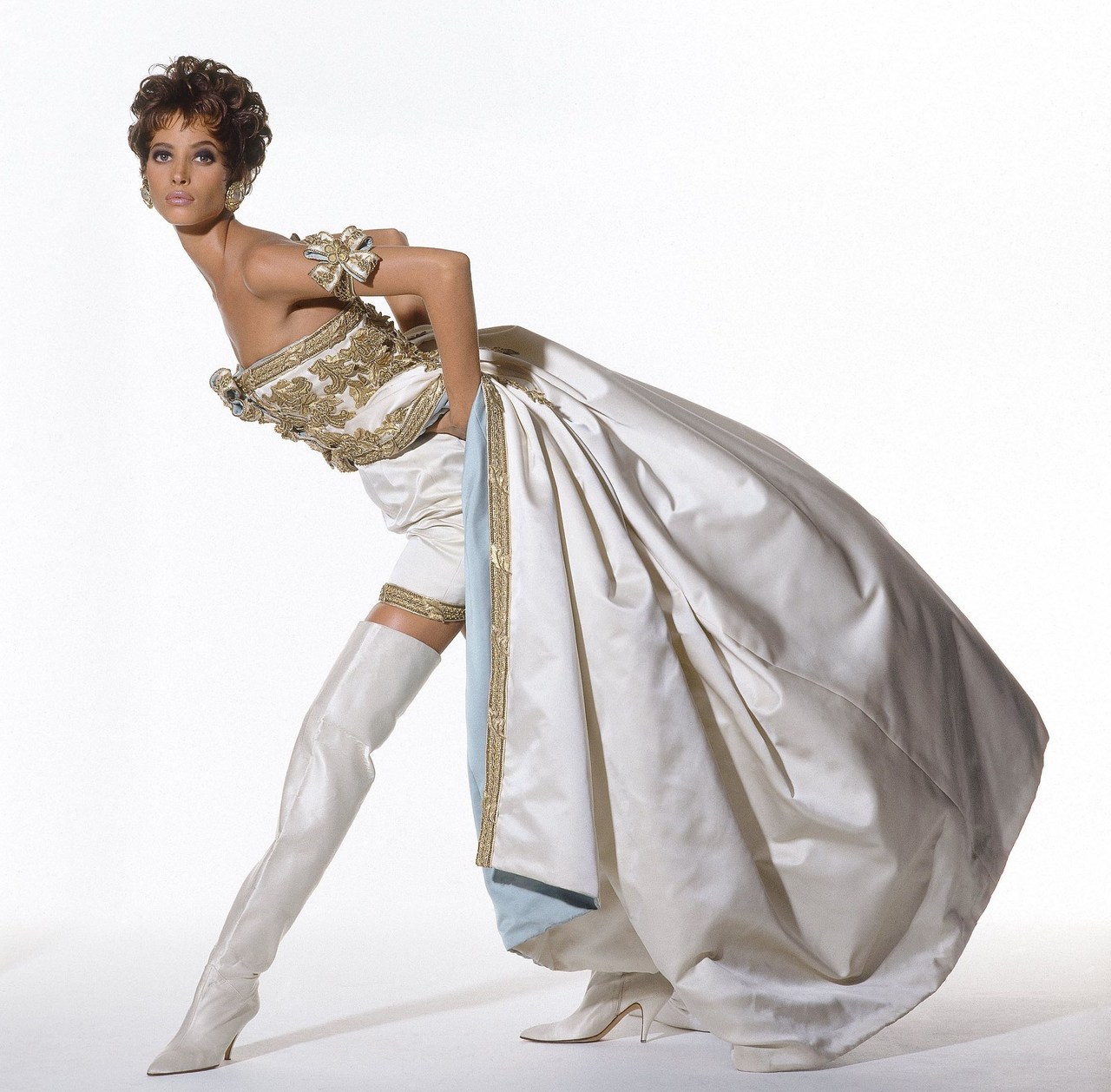 ohyeahpop:  Christy Turlington (in Karl Lagerfeld for Chanel Haute Couture - Autumn-Winter