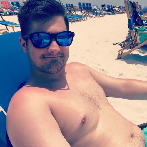 gato-loco:  Bless his pudge  Via @fatfan1982 on Instagram